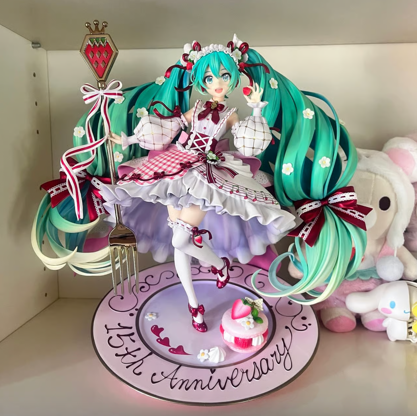 Hatsune Miku 15th Anniversary Ver. 1/7 Scale Figure - Strawberry Design by En Morikura - Good Smile Company - Authentic Anime Collectible