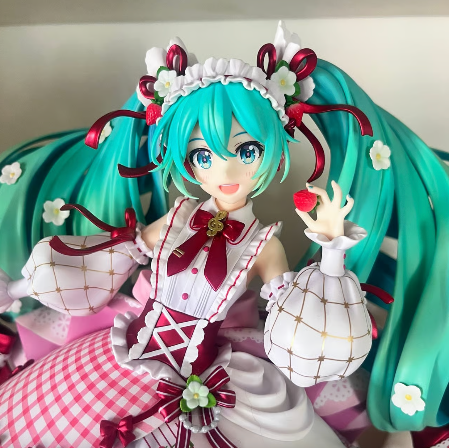 Hatsune Miku 15th Anniversary Ver. 1/7 Scale Figure - Strawberry Design by En Morikura - Good Smile Company - Authentic Anime Collectible