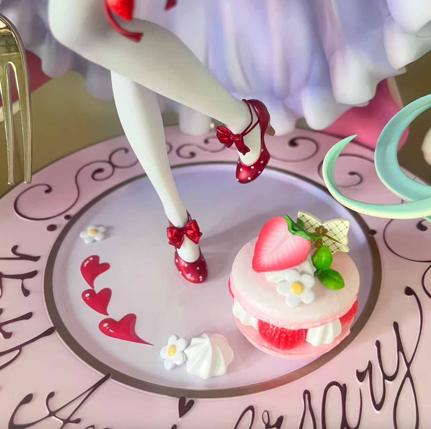 Hatsune Miku 15th Anniversary Ver. 1/7 Scale Figure - Strawberry Design by En Morikura - Good Smile Company - Authentic Anime Collectible