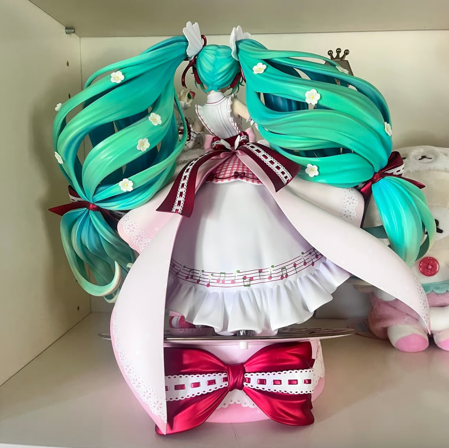 Hatsune Miku 15th Anniversary Ver. 1/7 Scale Figure - Strawberry Design by En Morikura - Good Smile Company - Authentic Anime Collectible